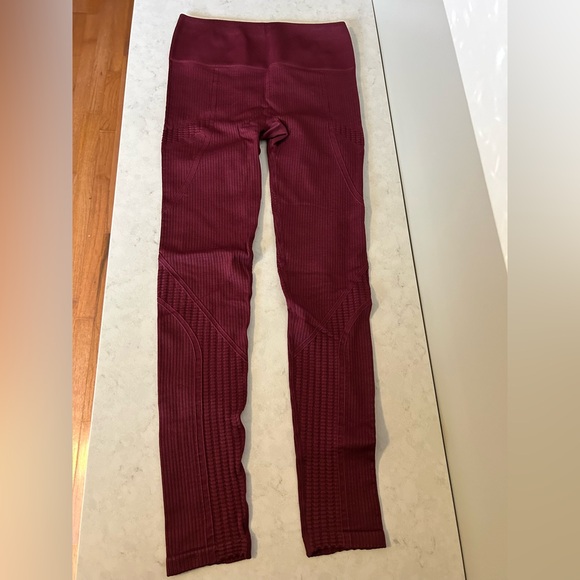 Fabletics “Khloe Edit” Seamless High-Waisted Compressive Legging - Picture 3 of 4